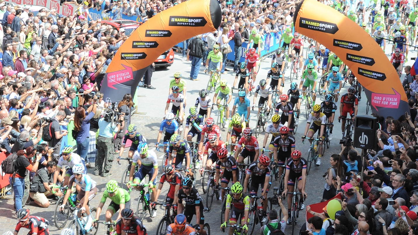 Giro d’Italia, la partenza della tappa da Modena (Foto Fiocchi)