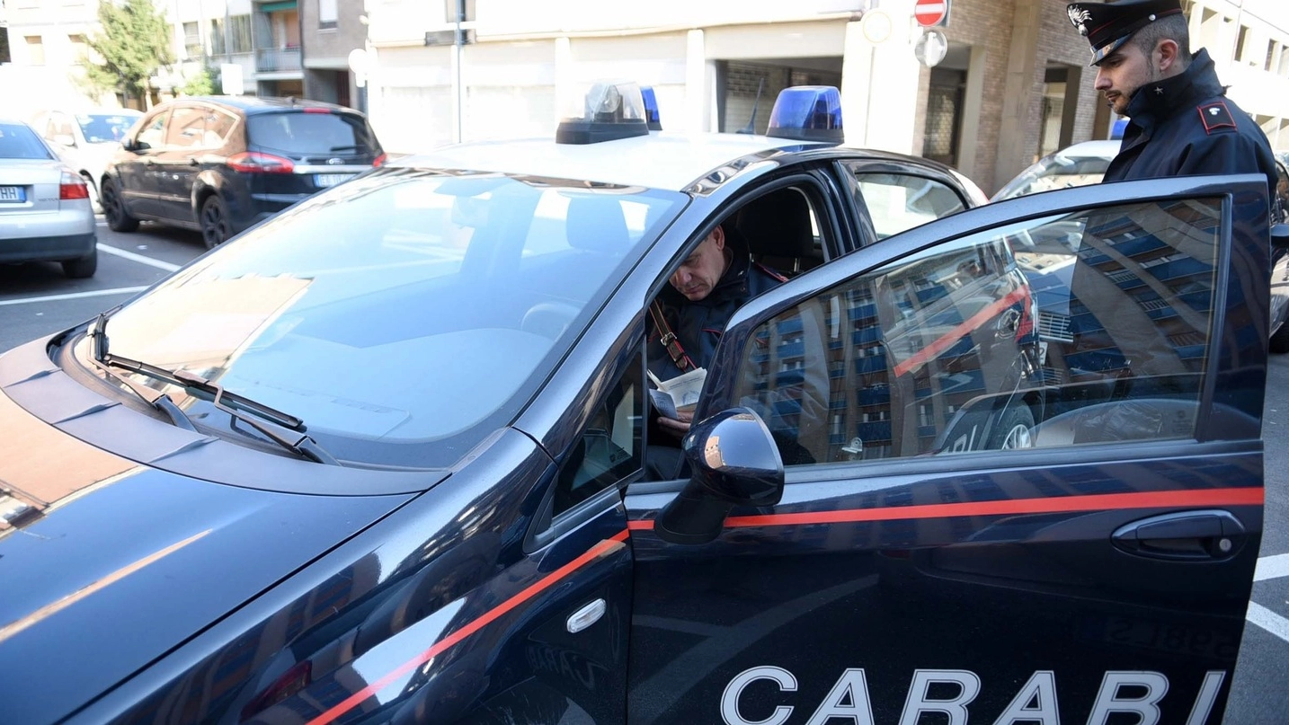 Sul posto intervengono i carabinieri (foto Businesspress)
