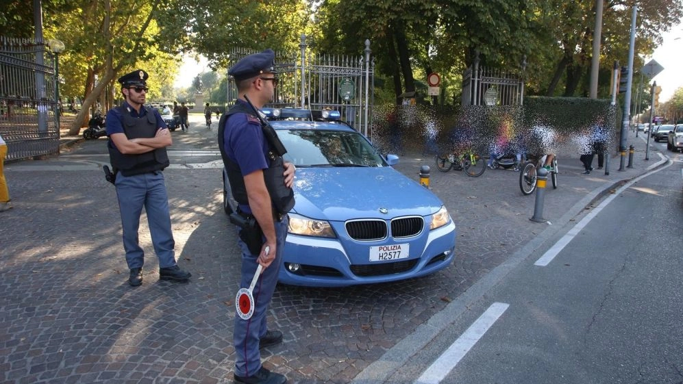La polizia davanti ai Giardini Margherita