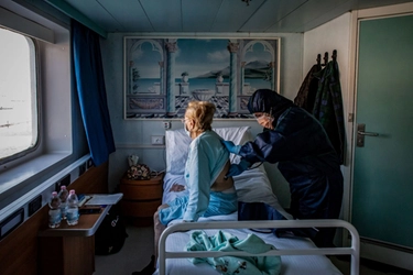 Omicron, il numero di morti non scende da due mesi: “La pandemia non è finita”