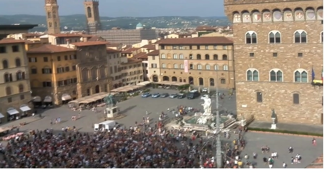 I no green pass in piazza della Signoria (Foto Skyline webcam)