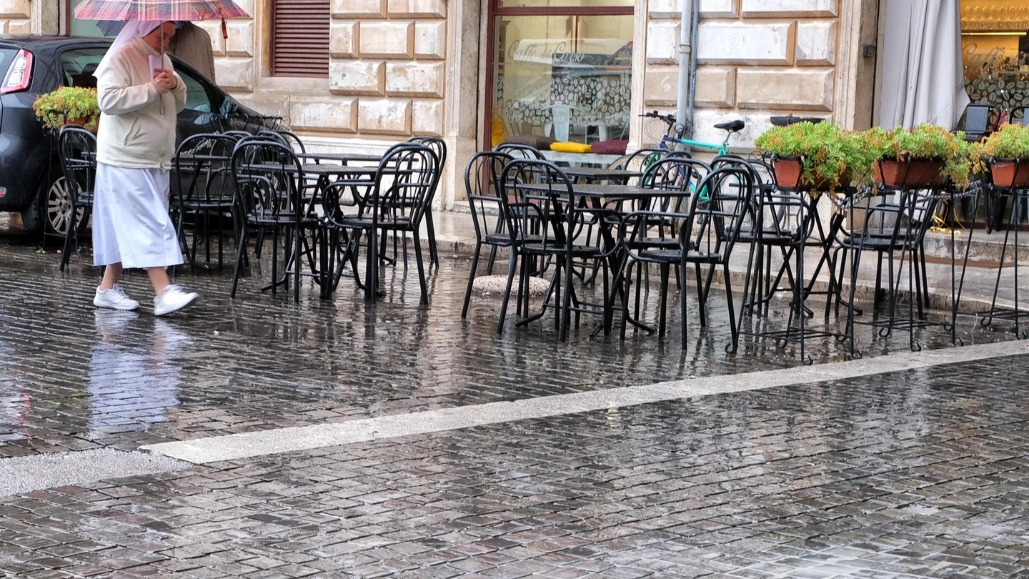 Piazza Sant'Agostino sotto la pioggia (Labolognese)