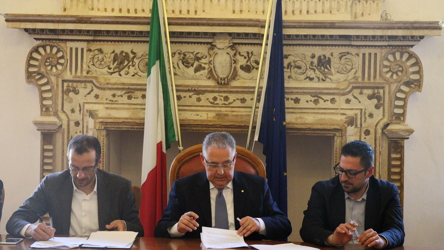 Pesaro: il sindaco Ricci, il prefetto Pizzi e il presidente della Provincia Tagliolini siglano l’accordo sui profughi