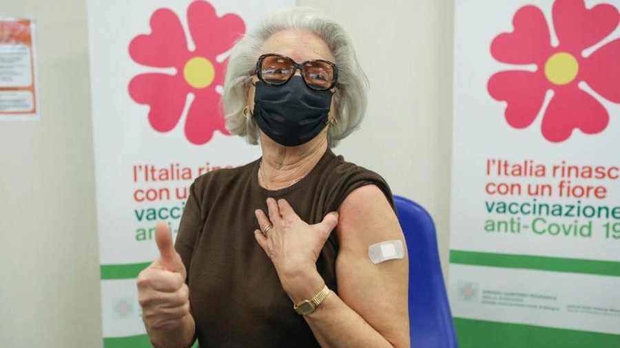 Franca Gazzotti è la prima over 85 vaccinata di Bologna (foto Schicchi)