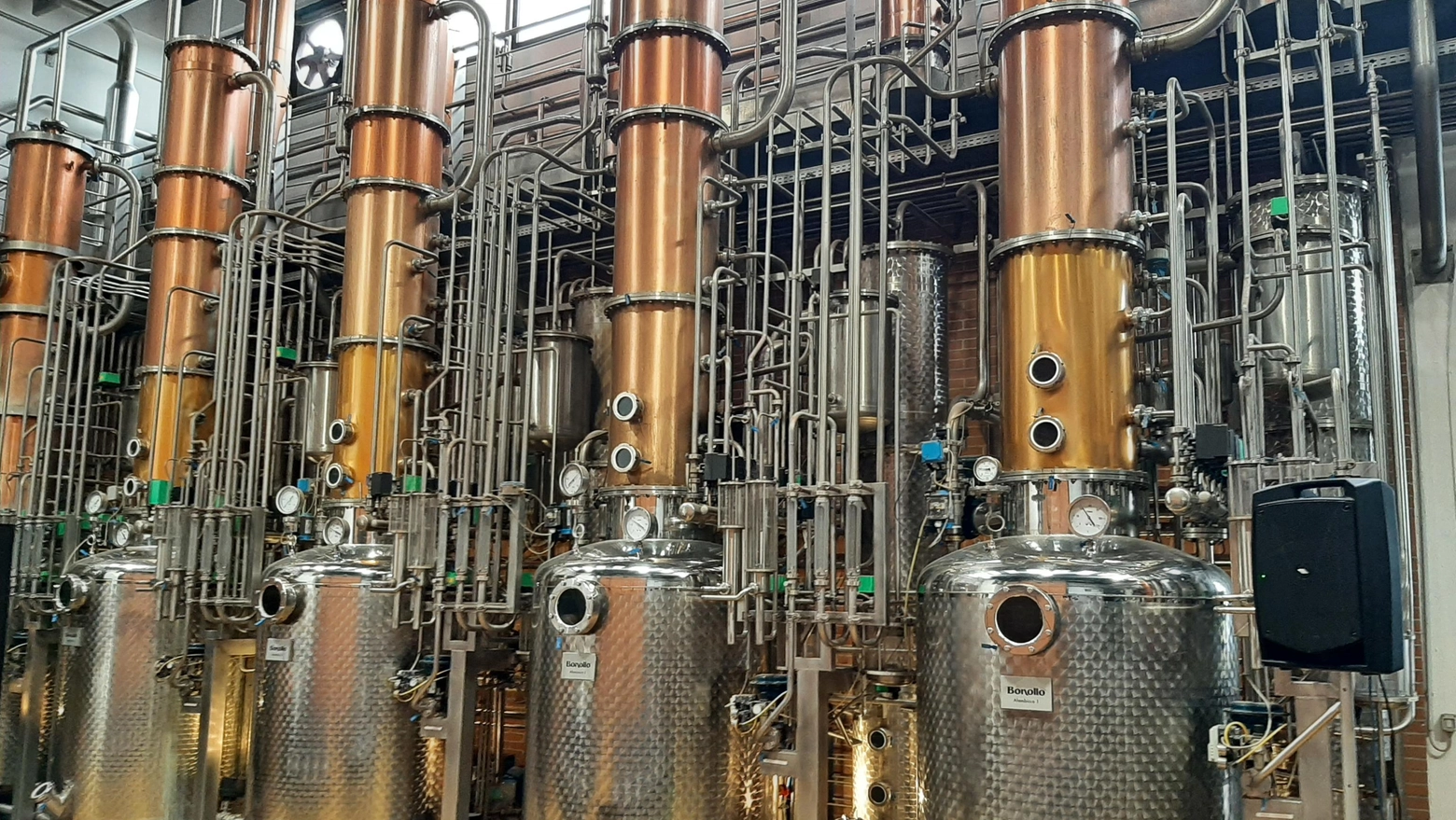 Lo stabilimento delle Distillerie Bonollo di Conselve fornisce gas alla rete di distribuzione di Italgas per 3mila famiglie