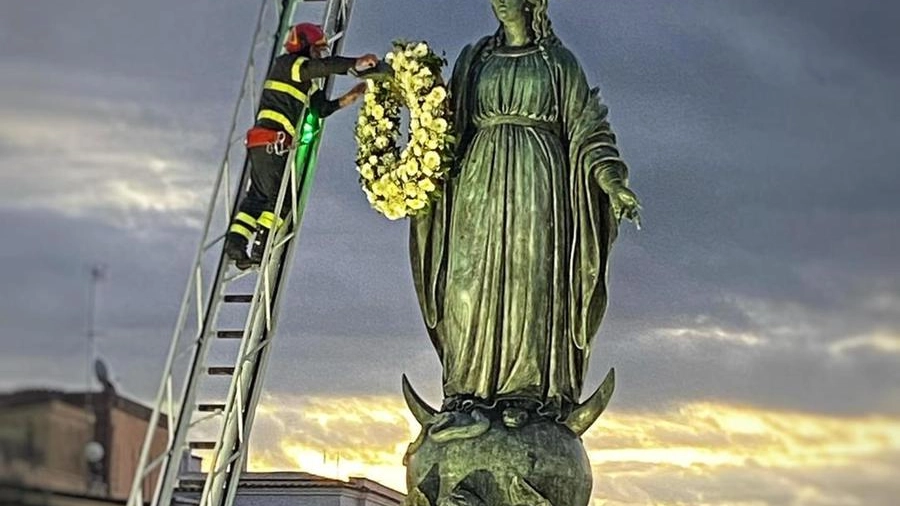 L'omaggio alla Madonna dei Vigili del Fuoco a Roma 