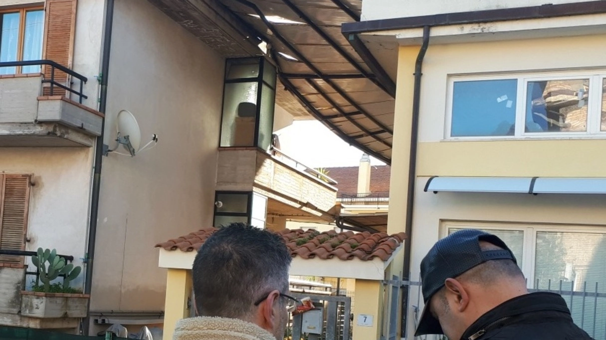 Il sopralluogo di ieri in via Capri. Sono state evacuate 25 persone