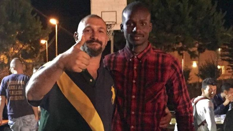 Amedeo Mancini  col calciatore senegalese della Fermana Sene Papa Moustapha 