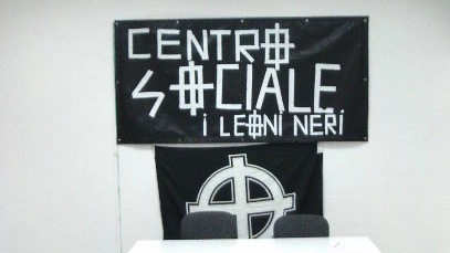 Uno striscione dei Leoni Neri (foto tratta dal sito del centro sociale)