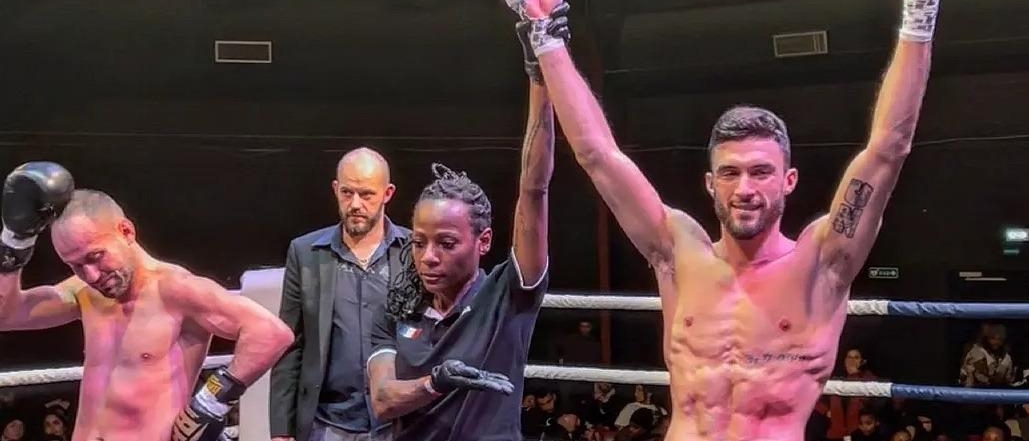 Kickboxing: a Parigi successo per l’atleta pesarese contro il padrone di casa Honoré. Valdinocci vince subito per ko e difende il titolo mondiale