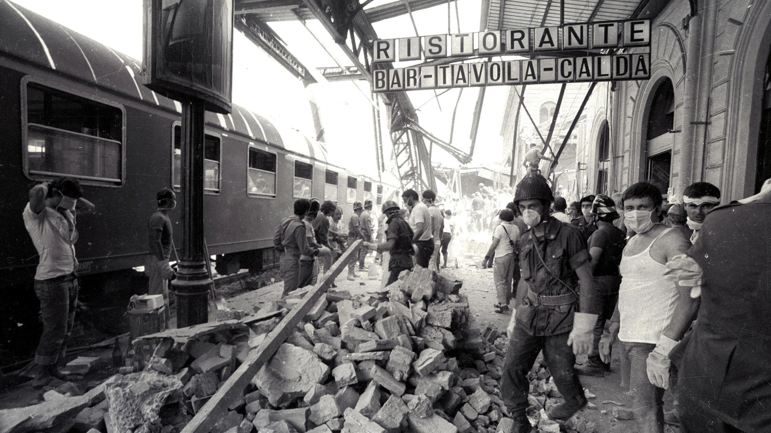 2 agosto 1980, strage alla stazione di Bologna (Ansa)