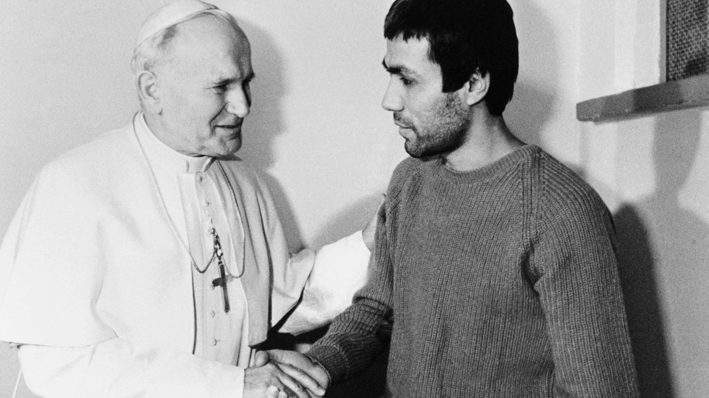 Nel Natale del 1983 Giovanni Paolo II visitò in carcere a Rebibbia Ali Agca. Il Santo padre non ha mai rivelato i contenuti del colloquio. Nel 2014 Agca portò un mazzo di fiori sulla tomba del Papa.