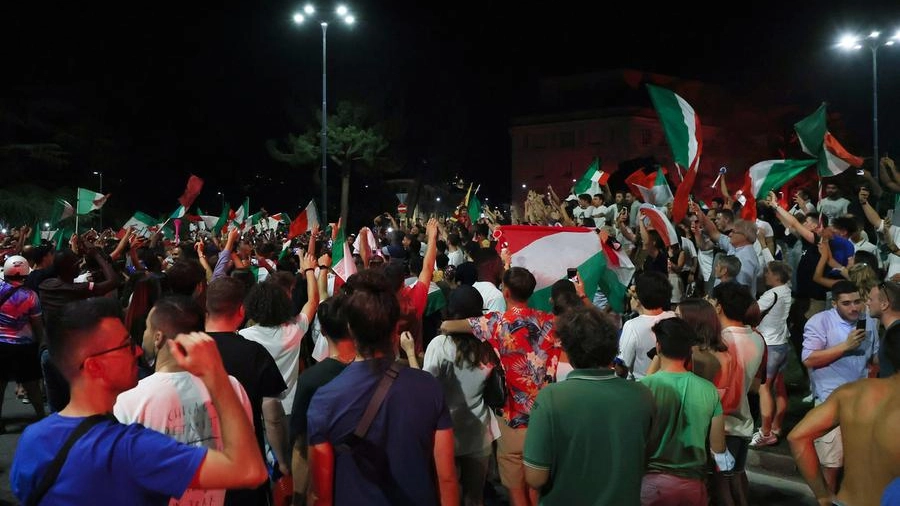 I festeggiamenti dopo la vittoria dell'Italia agli Europei (Ansa)