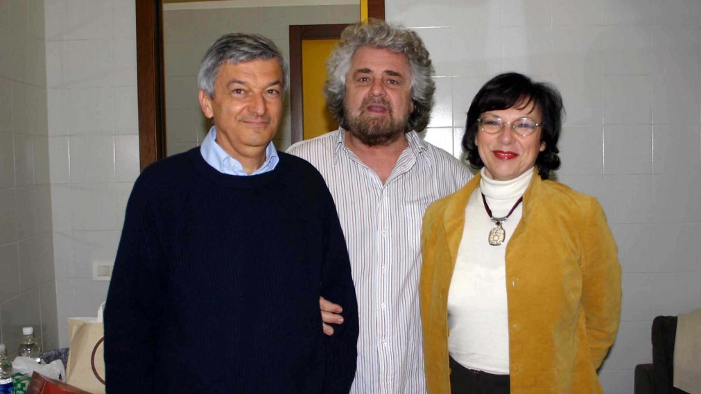 L’esperto di nanoparticelle Stefano Montanari insieme alla moglie e a Beppe Grillo