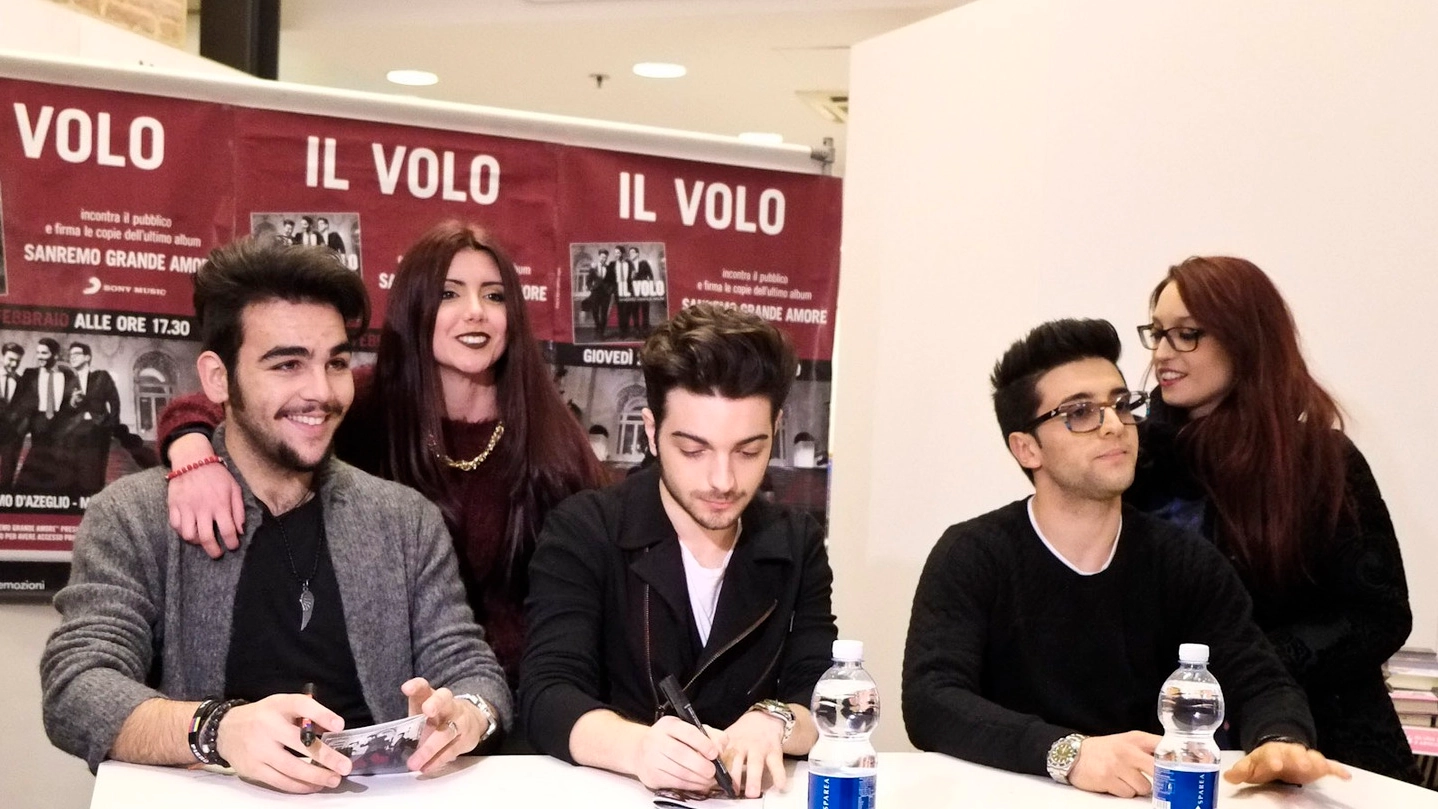 Bologna, ‘Il Volo’ incontra i fan alla libreria Mondadori (FotoSchicchi)