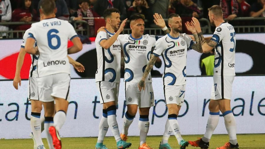 L'Inter esulta dopo un gol (Ansa)