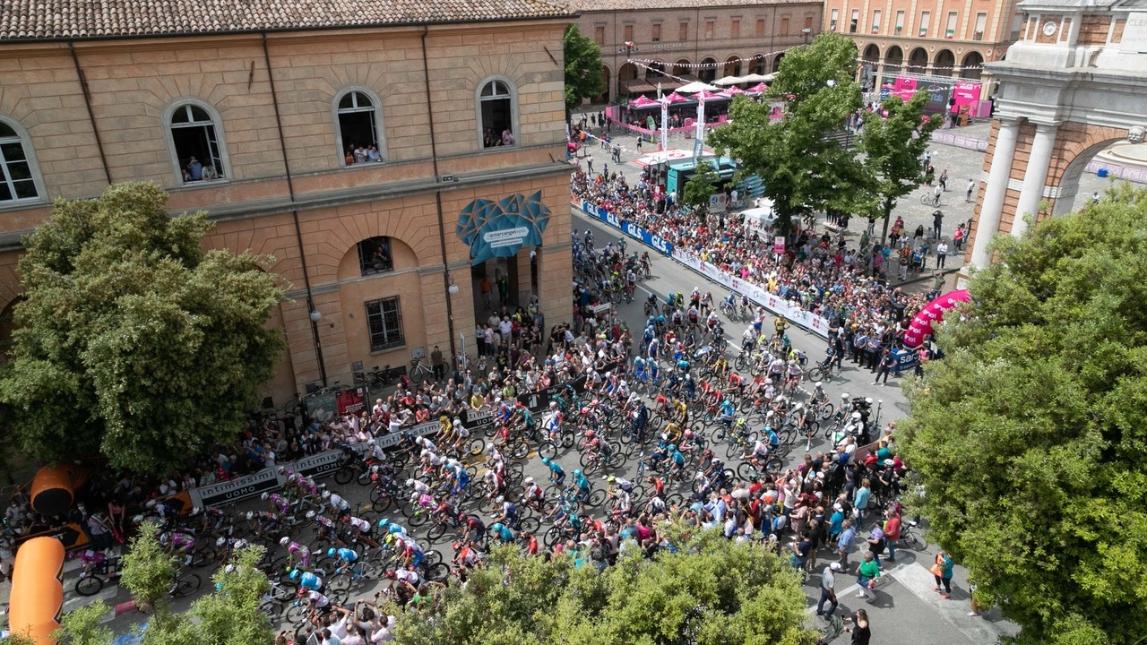 Giro d’Italia 2023, le tappe in Emilia Romagna e nelle Marche: quando e dove vederle