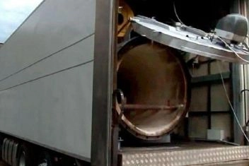 Un forno crematorio mobile russo, secondo la denuncia delle forze ucraine