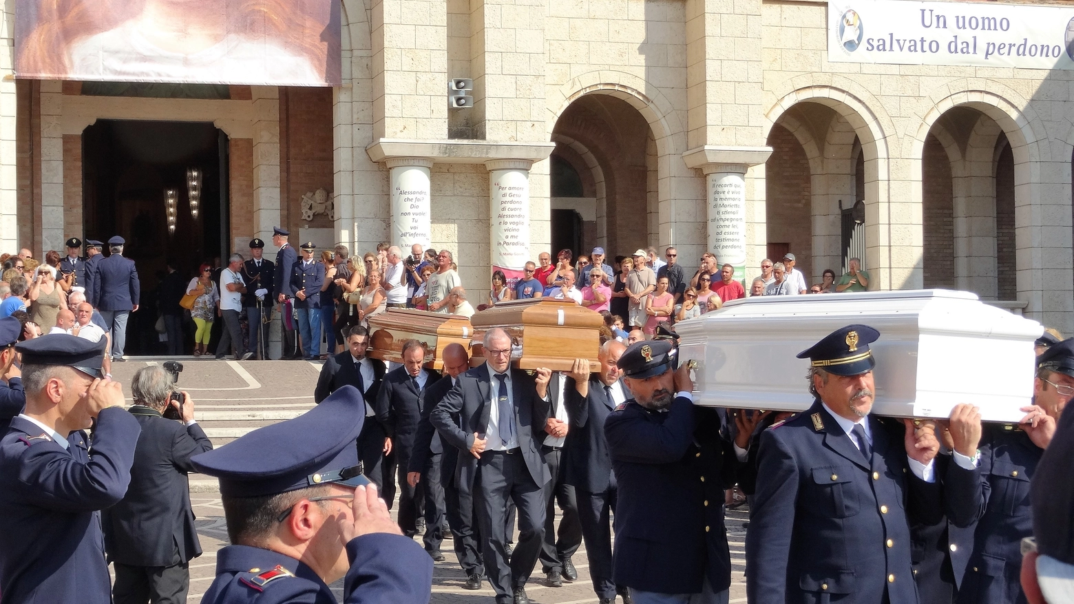 Il funerale di Ezio Tulli (foto Latina Oggi)