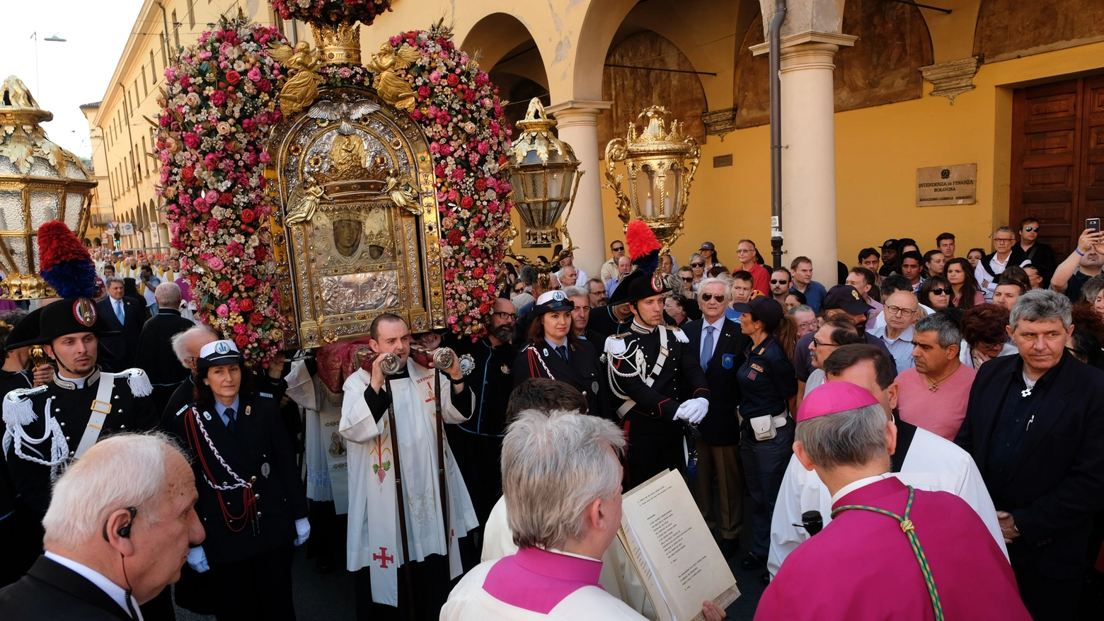 Processione della Madonna di San Luca verso il Colle della Guardia