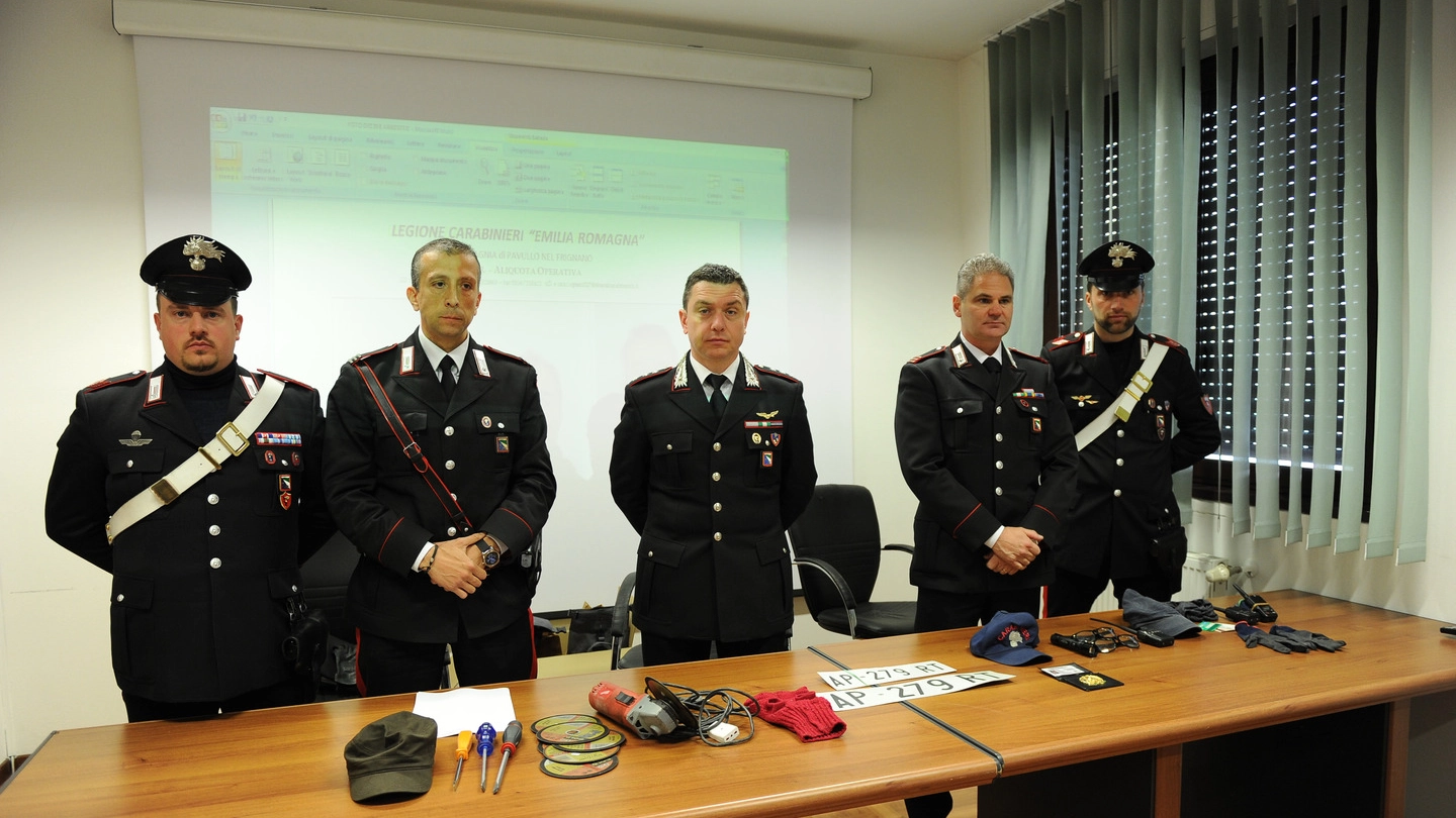 Finti carabinieri, la merce sequestrata (Foto Fiocchi)