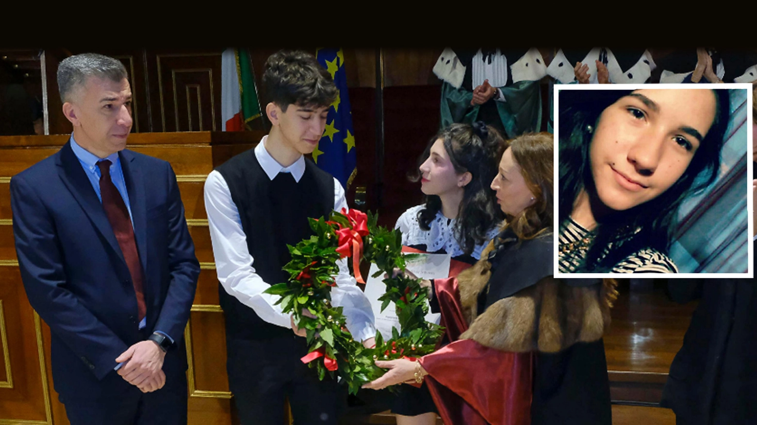 La rettrice Mapelli consegna la corona d'alloro e l'attestato del diploma di laurea alla famiglia di Giulia Cecchettin