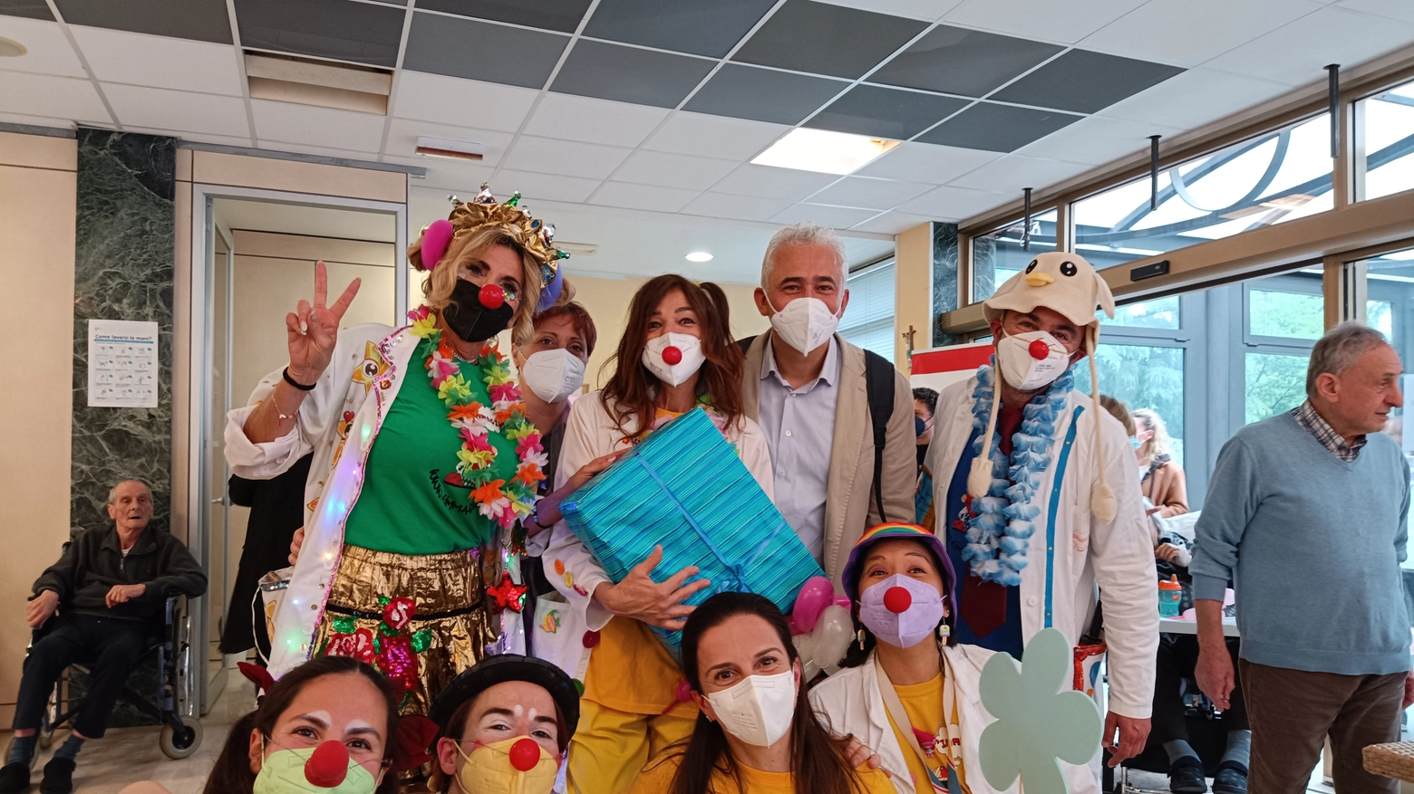 I clown dottori all'interno della struttura Casa Roverella del Consorzio Santa Colomba