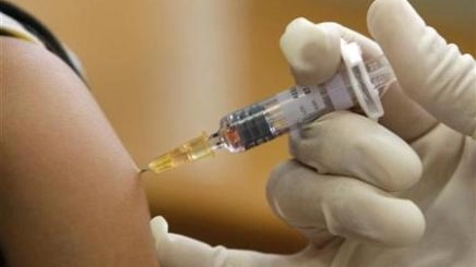Vaccini 'buttati', arrestato un medico di Ascoli Piceno