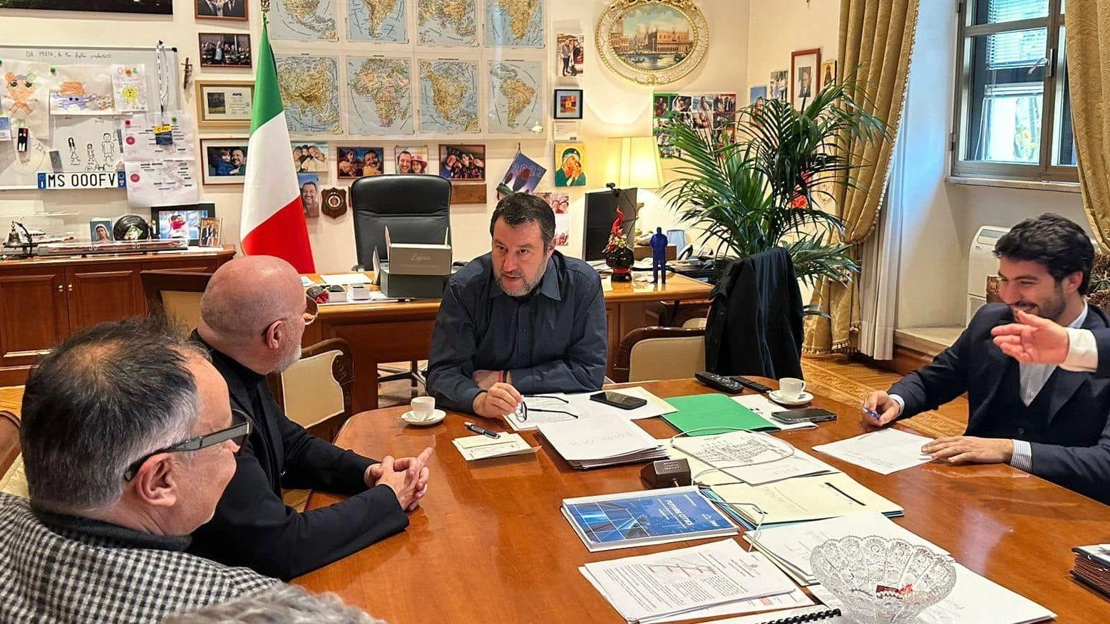Ieri a Roma: da sinistra (di spalle) l’assessore Andrea Corsini, il governatore Stefano Bonaccini e il ministro Matteo Salvini