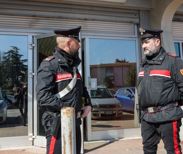 Rapina a Bologna: aggredite allo sportello bancomat, due donne derubate di tremila euro
