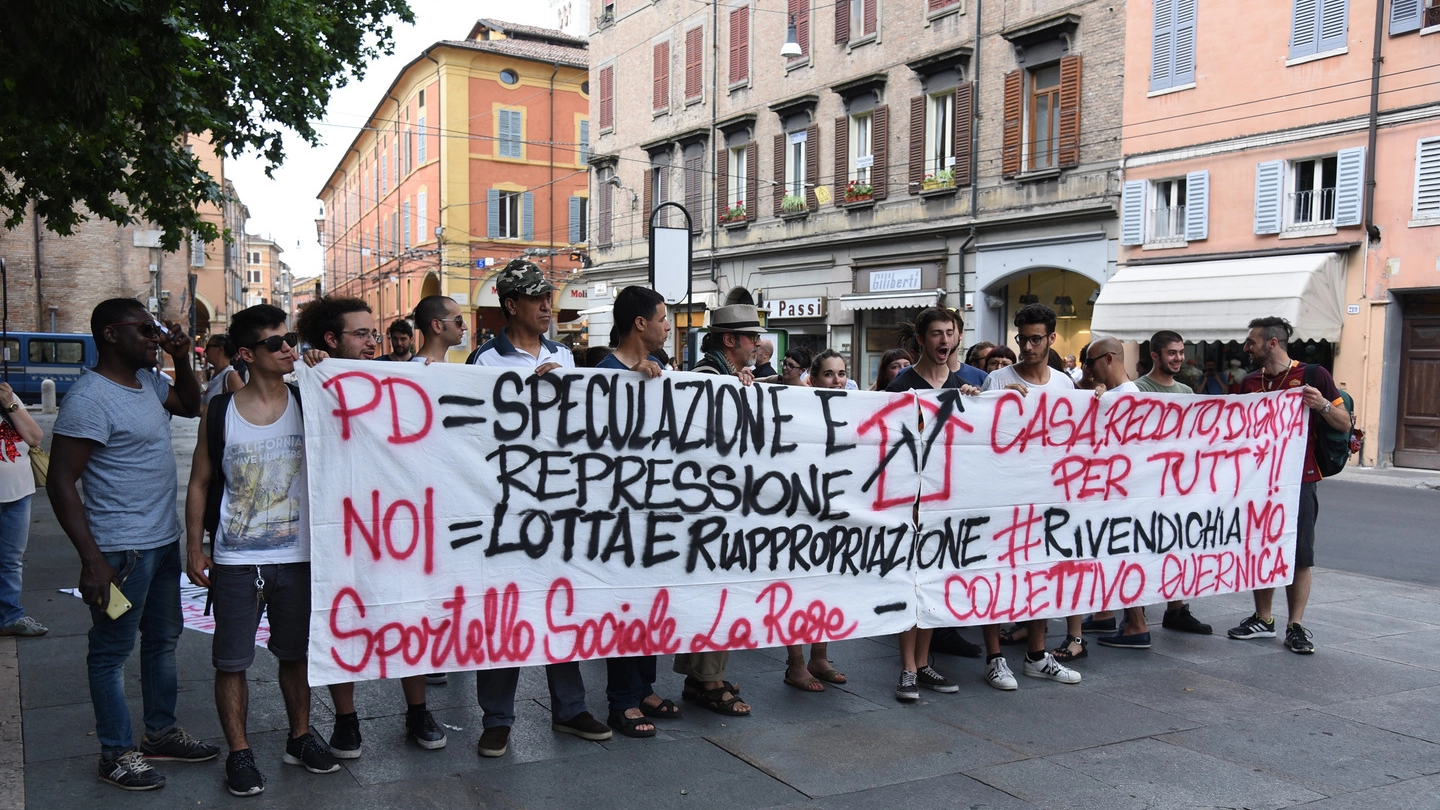 La protesta in piazza Matteotti