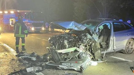 L’auto distrutta (Foto concessa dal Giornale di Brescia)