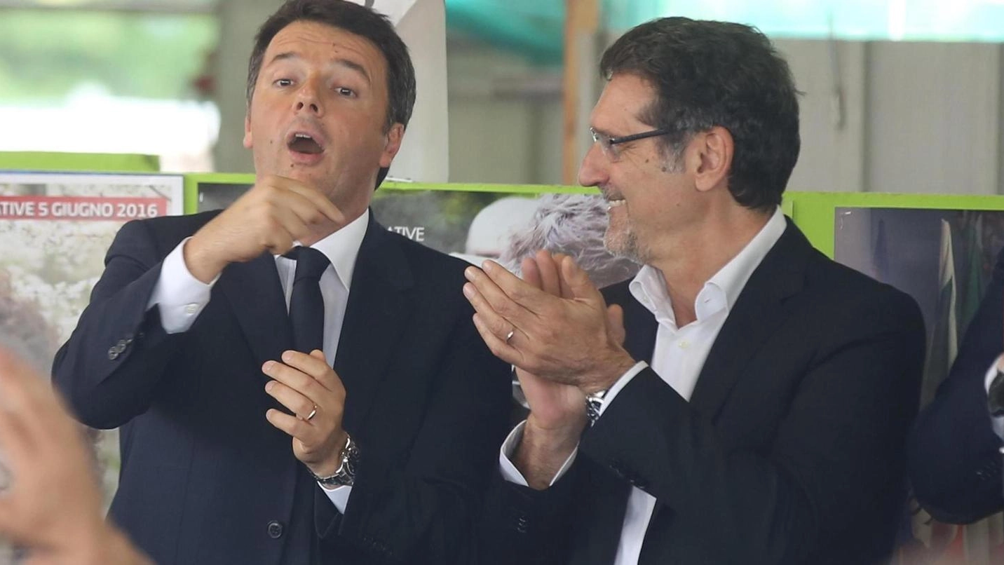 Matteo Renzi e Virginio Merola alla Festa dell’Unità del Lungoreno a Bologna (foto Ansa)