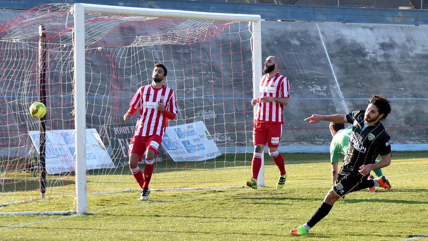 Il gol dello 0-2 siglato da Settembrini (foto Fantini)