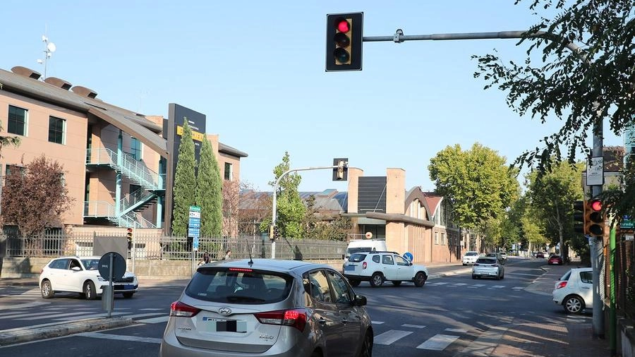 L'incrocio semaforico tra via Mazzini e Vittorio Veneto