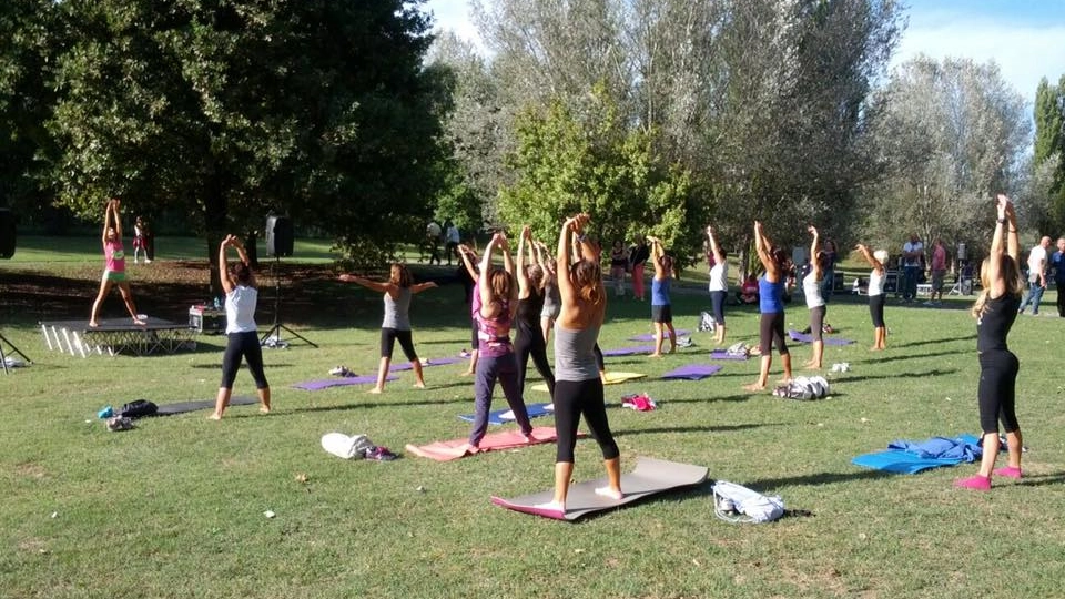 Una lezione di yoga in occasione della seconda edizione di Forlì Fitness e Fun