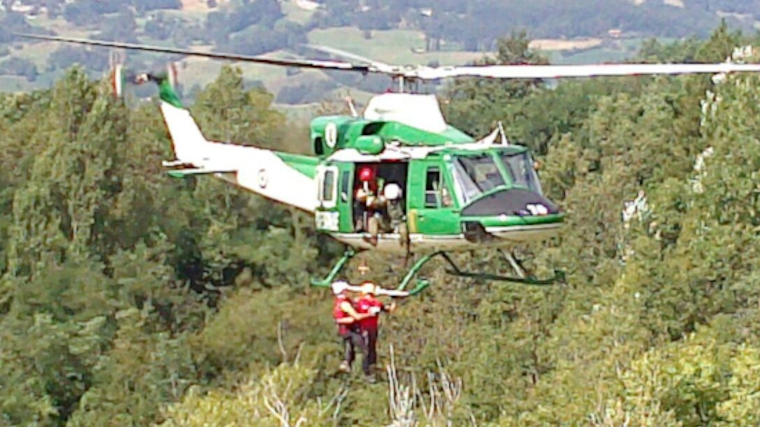 Un elicottero del Corpo Forestale dello Stato
