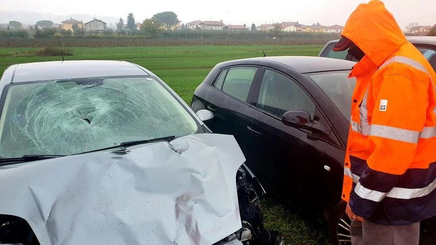 L'auto che ha travolto le due ragazzine di 14 anni (foto Petrangeli)