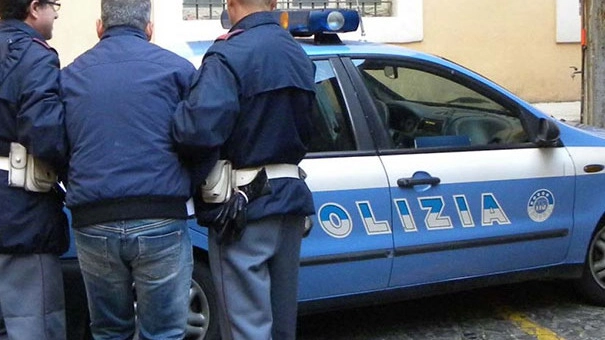 L’albergatore è stato arrestato nella sua casa dagli uomini della Mobile di Pesaro e Rimini