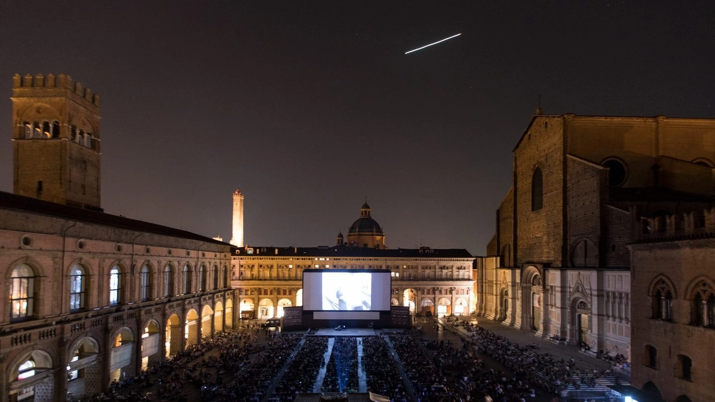 La stella cadente immortalata da Lorenzo Burlando (foto Lorenzo Burlando/Cineteca di Bologna)