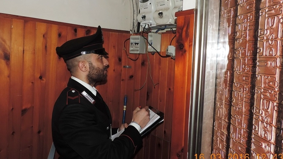 I carabinieri hanno scoperto un furto di energia elettrica (foto d’archivio)