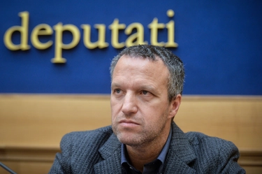 Flavio Tosi, ex sindaco di Verona: "Ho 4 pistole; se entra qualcuno di notte sparo"