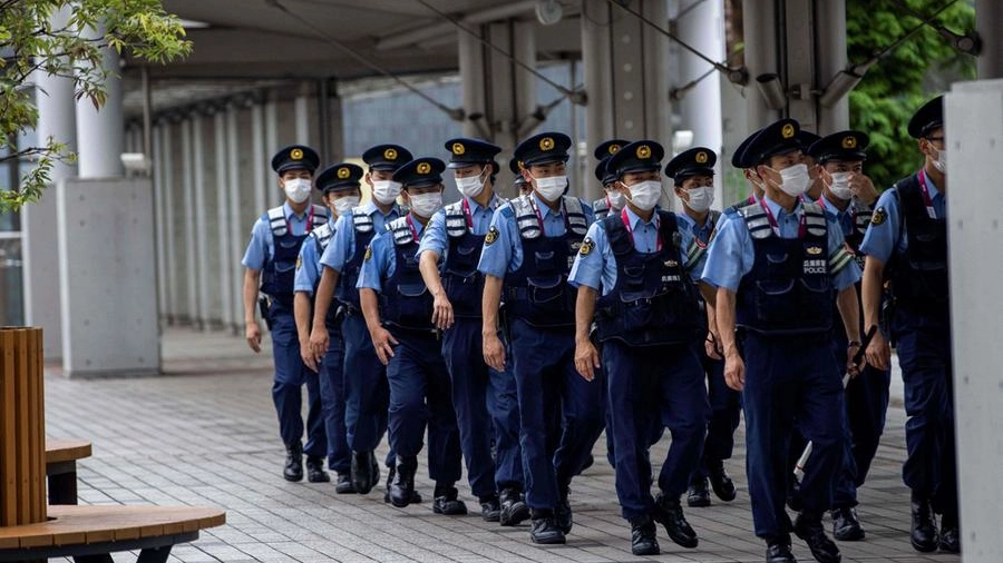 Un gruppo di poliziotti giapponesi