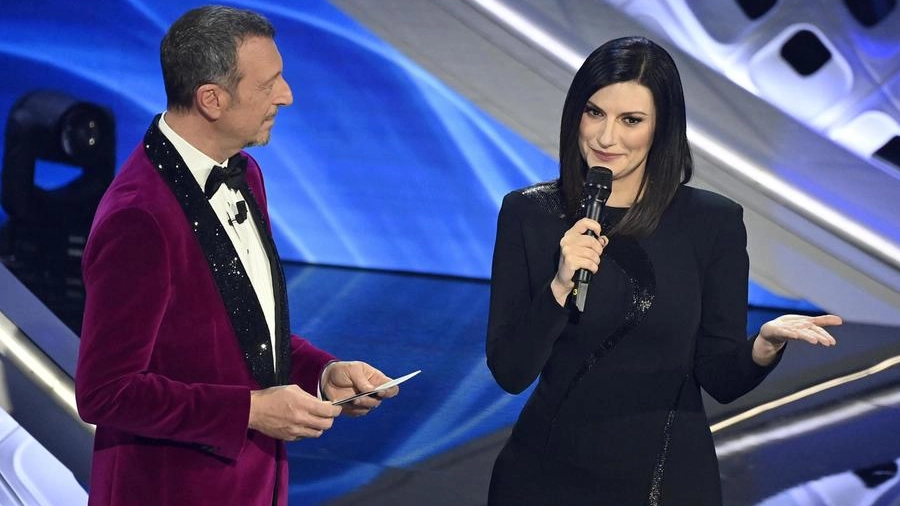 Sanremo 2022, Laura Pausini sul palco dell'Ariston (Ansa)