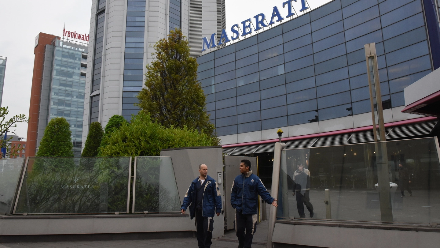 La sede dello storico stabilimento Maserati di Modena, in via Ciro Menotti (foto d’archivio)