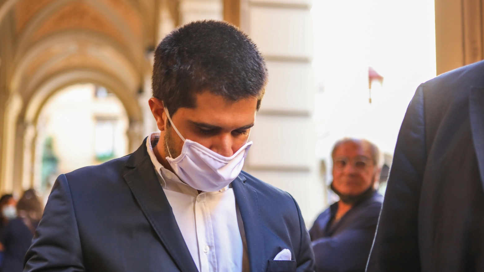 Luca Cavazza, indagato per l'inchiesta Villa Inferno, entra in tribunale (foto Schicchi)