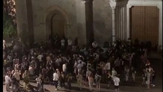 Movida e assembramenti in piazza San Francesco sabato notte