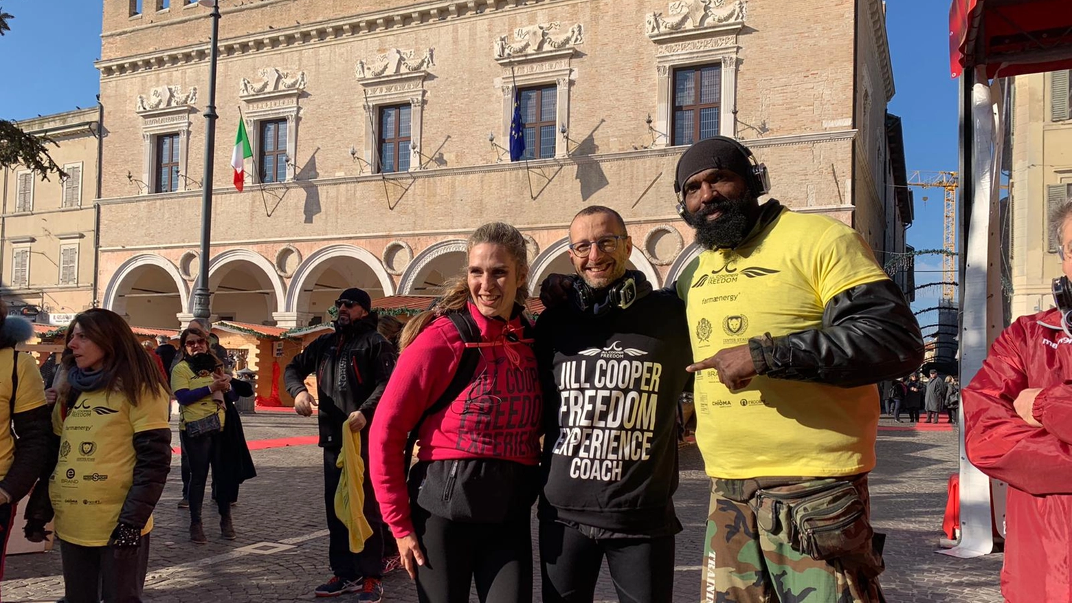 La camminata con Jill Cooper e il sindaco Matteo Ricci