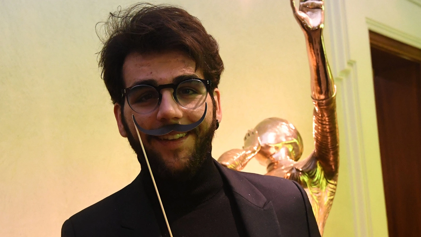 Ignazio Boschetto, uno dei tenori del trio Il Volo, alla mostra Dalì Experience a Bologna (Foto Schicchi)