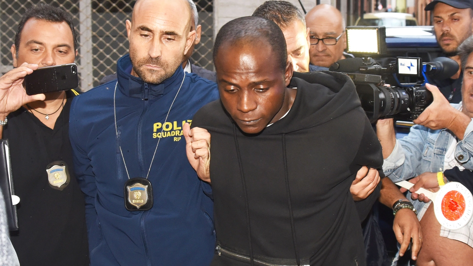L'arresto di Guerlin Butungu, 20 anni, presunto capo branco di Rimini (foto Migliorini)
